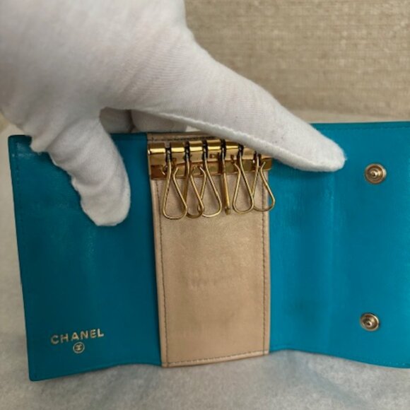 24 HR PRICE DROP!!  CHANEL CAMELLIA TURQUOISE LAMBSKIN QUILTED 6-KEY CASE - Picture 3 of 11